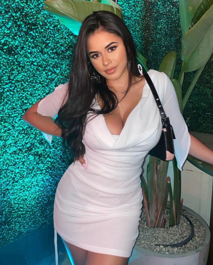 Yo, rate this mamacita from 1-10?