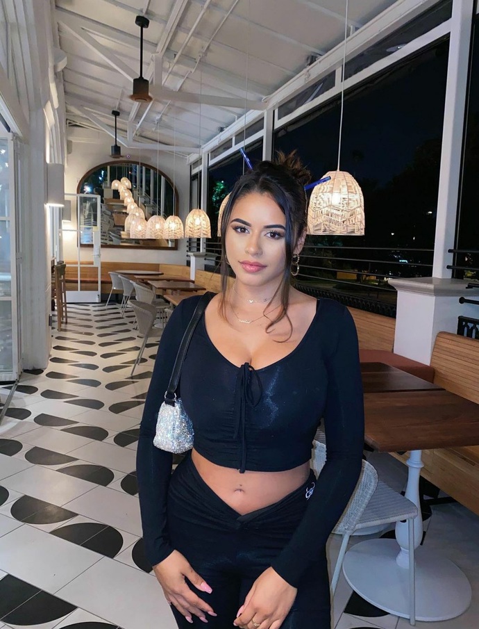Yo, rate this mamacita from 1-10?