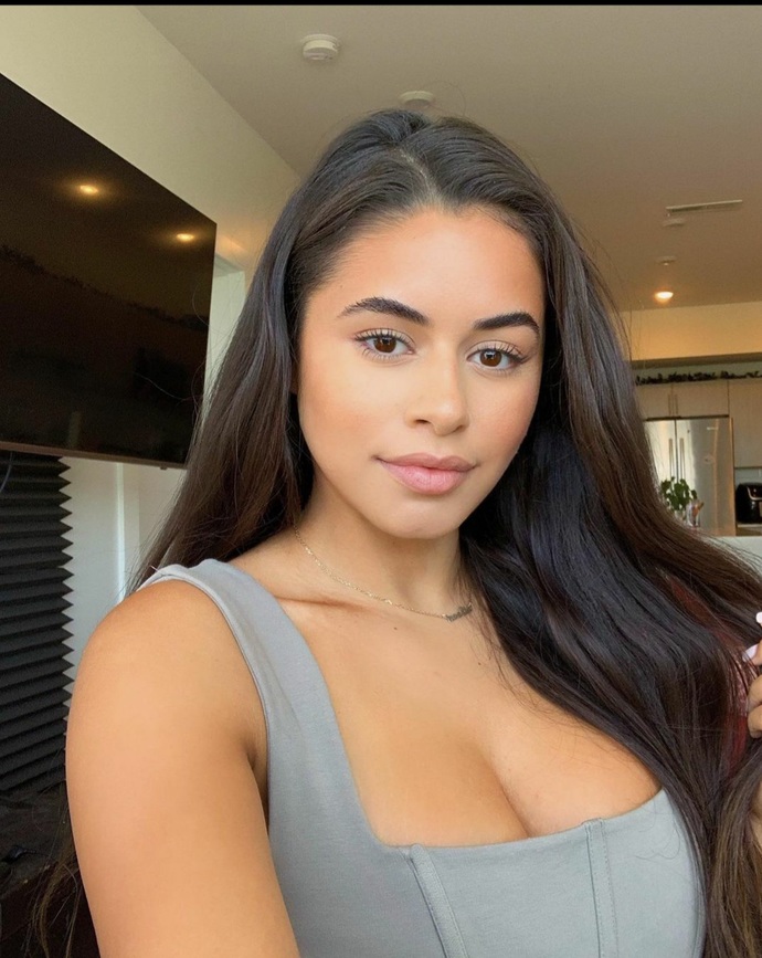 Yo, rate this mamacita from 1-10?