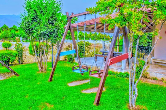 There is a school in Turkey. The name of the place is Tomorrows World Kindergarten, friends. Do you think its nice there?