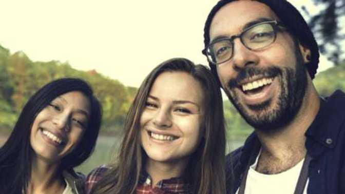 Girls, Would it bother you if your man has a lot of female friends?