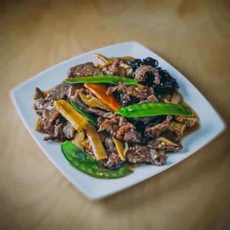 Girls, Do you actually like guys that can cook well (the guy, not the food) ?