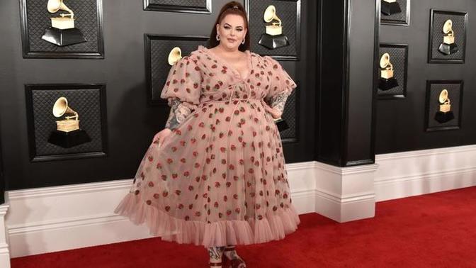 Tess Holliday reveals that she is anorexic. Thoughts?