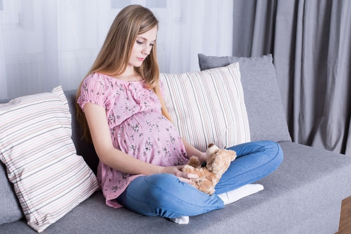 Should you congratulate a 17 year old on their pregnancy?