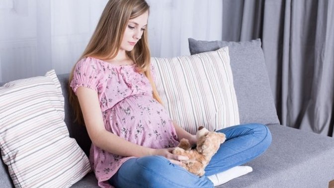 Should you congratulate a 17 year old on their pregnancy?