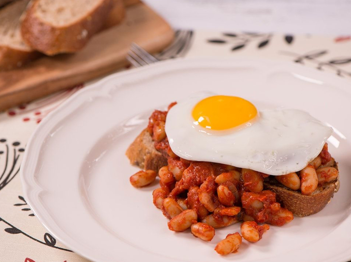 Do bake beans belong on a breakfast if there's tomato on the plate?