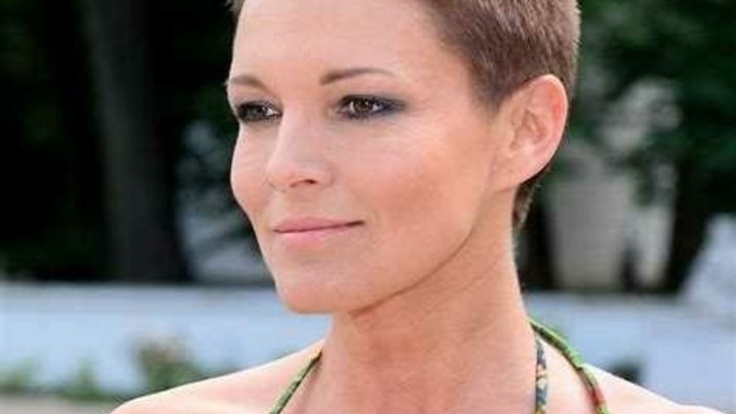 If a girl has a faux hawk does it automatically make her gay like internet says?