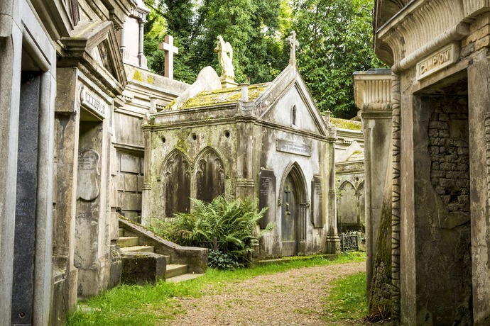 Do cemeteries generally creep you out or scare you at all?
