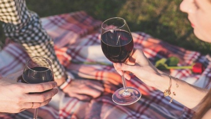 Do men and women give different love advices?