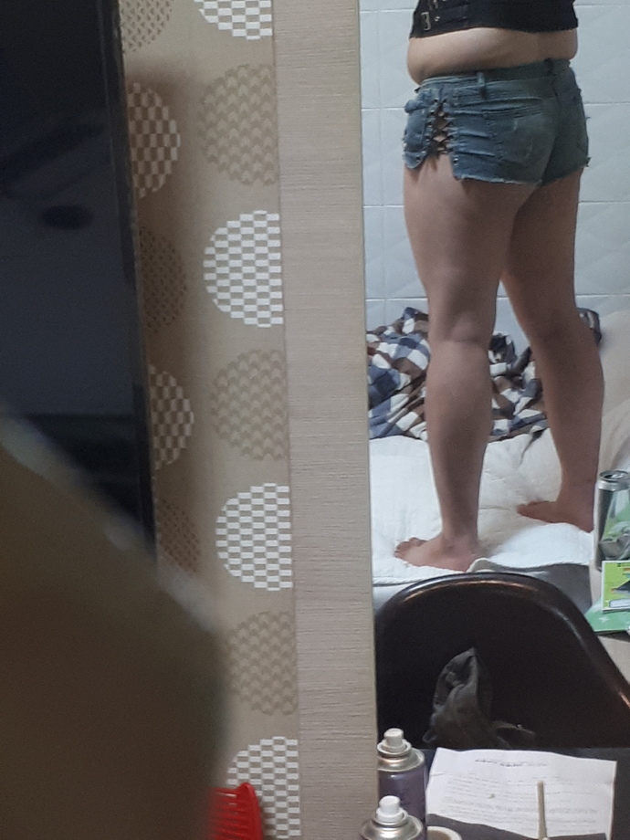 Girls, Do u like to wear extremely short jeans shorts in public? And is it common for women to wear extremely short jeans shorts in public?