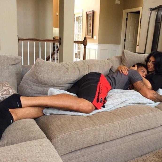 Is this even real? If yes, where are such guys who only want hugs and cuddles?