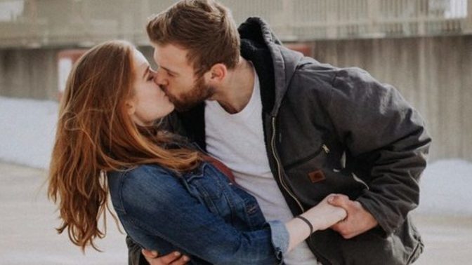 Are men more physically affectionate in relationships when it comes to giving kisses on the lips to their significant other?