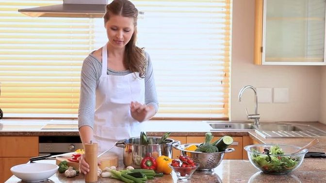 Do you expect your girlfriend to cook for you?