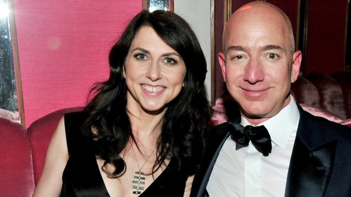 ♫ Now, I ain't sayin' she a gold digger ♫ ... Wait, yeah I am!