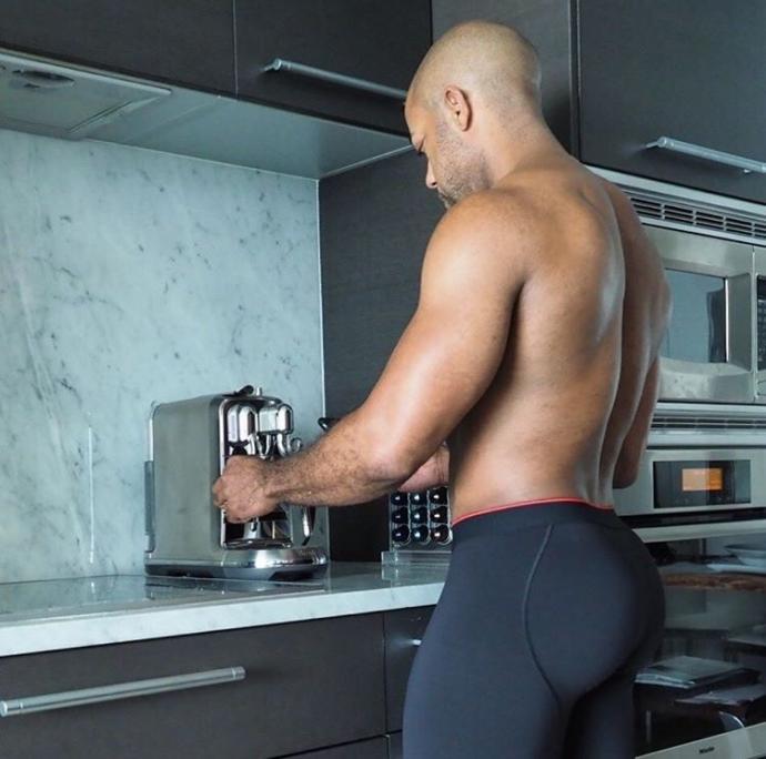 Girls, would you give your date a butt massage?