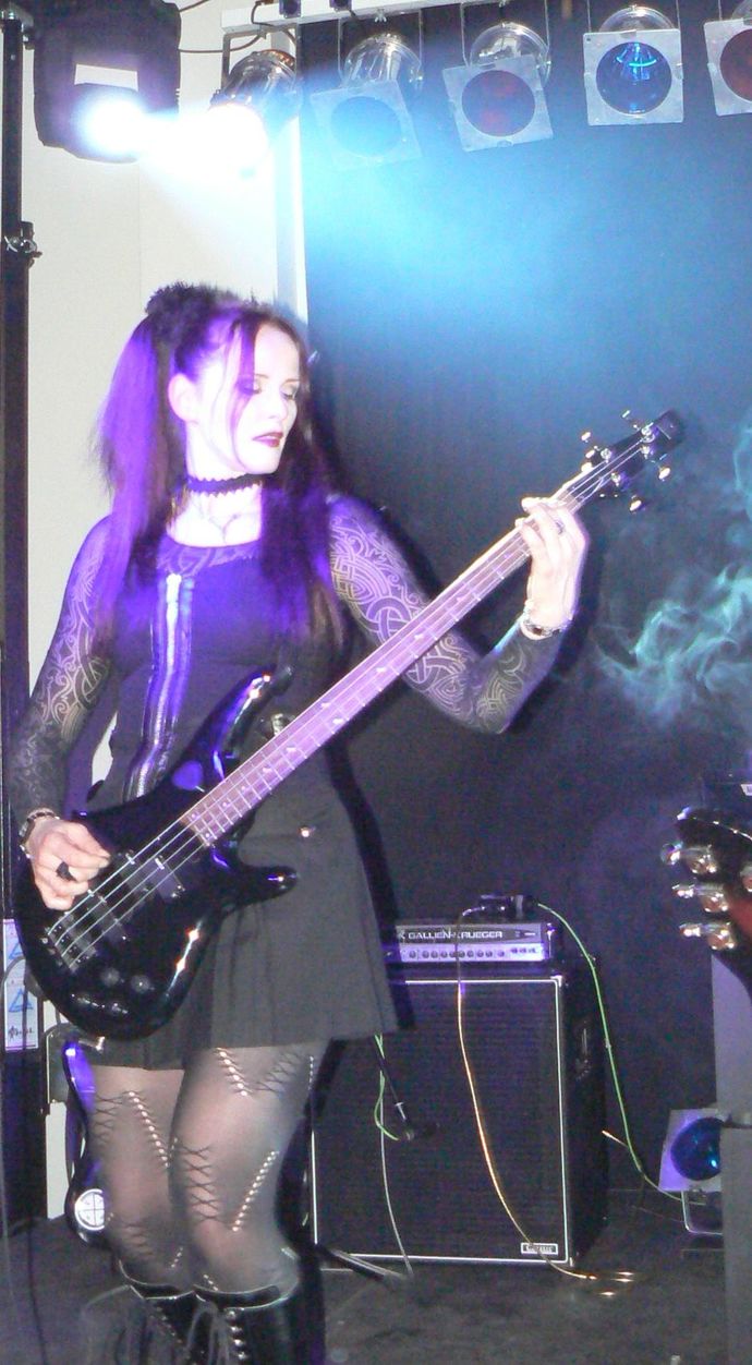 Do you think I can pull off the "Goth Girl" look?
