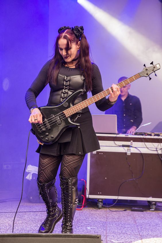 Do you think I can pull off the "Goth Girl" look?