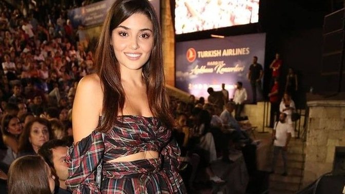 Do you think like the dress Hande Erçel is wearing in this picture?
