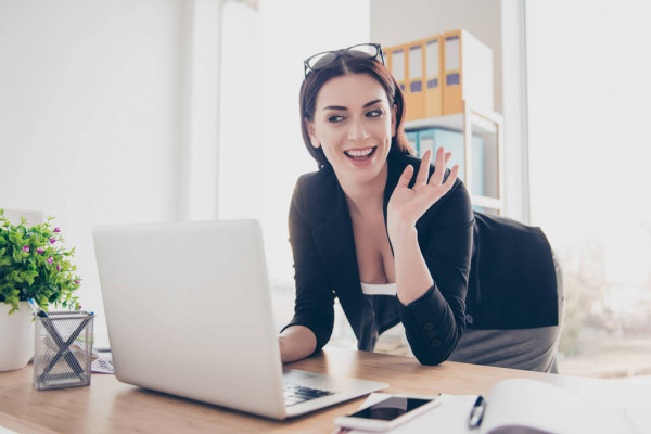 Do you think a women is flirting with you if she bends over infront of you while leaning on a desk?