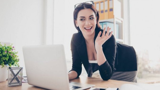 Do you think a women is flirting with you if she bends over infront of you while leaning on a desk?