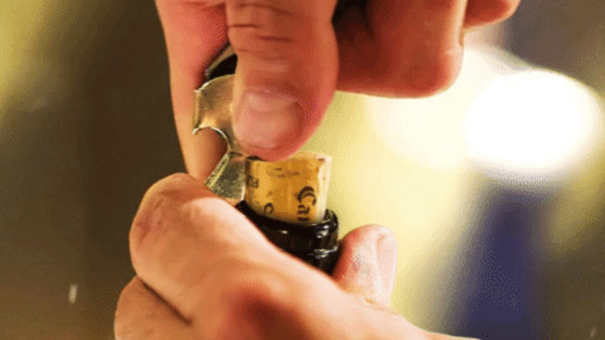 How well can you uncork a wine bottle?