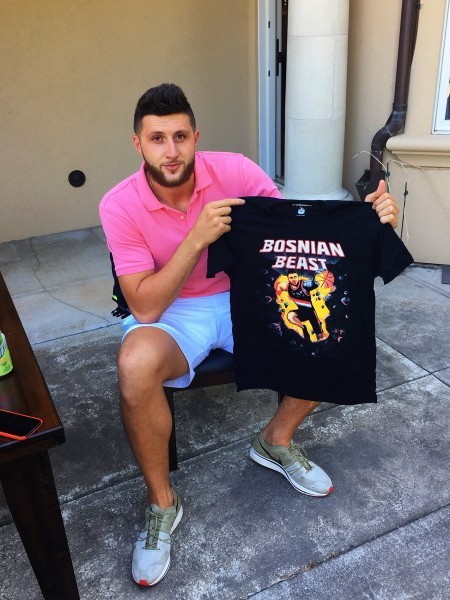 How does this tshirt look I ordered it for my boyfriend is it ugly?