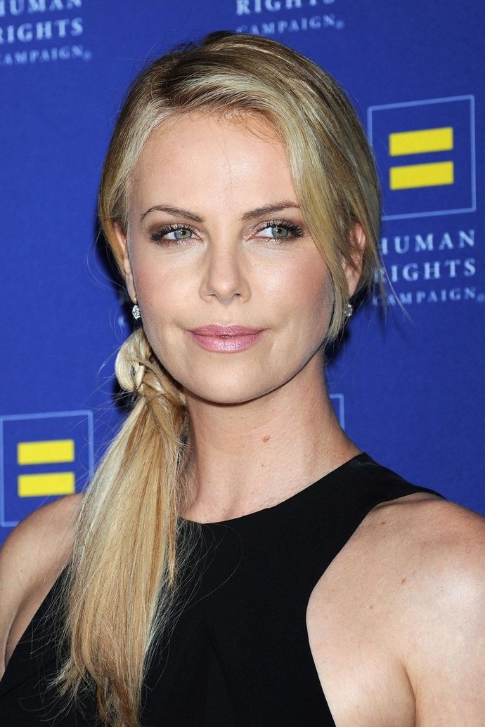 Do you think think Charlize Theron or Monica Bellucci is prettier?