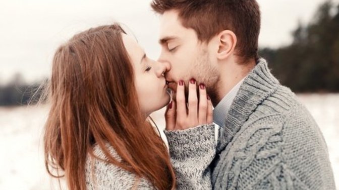 What is the weirdest way of flirting that got you at least a Kiss?