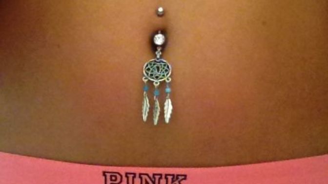 Who has more beautiful belly button art than this?