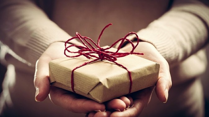 Guys: is getting a gift from a crush an obvious hint of interest?
