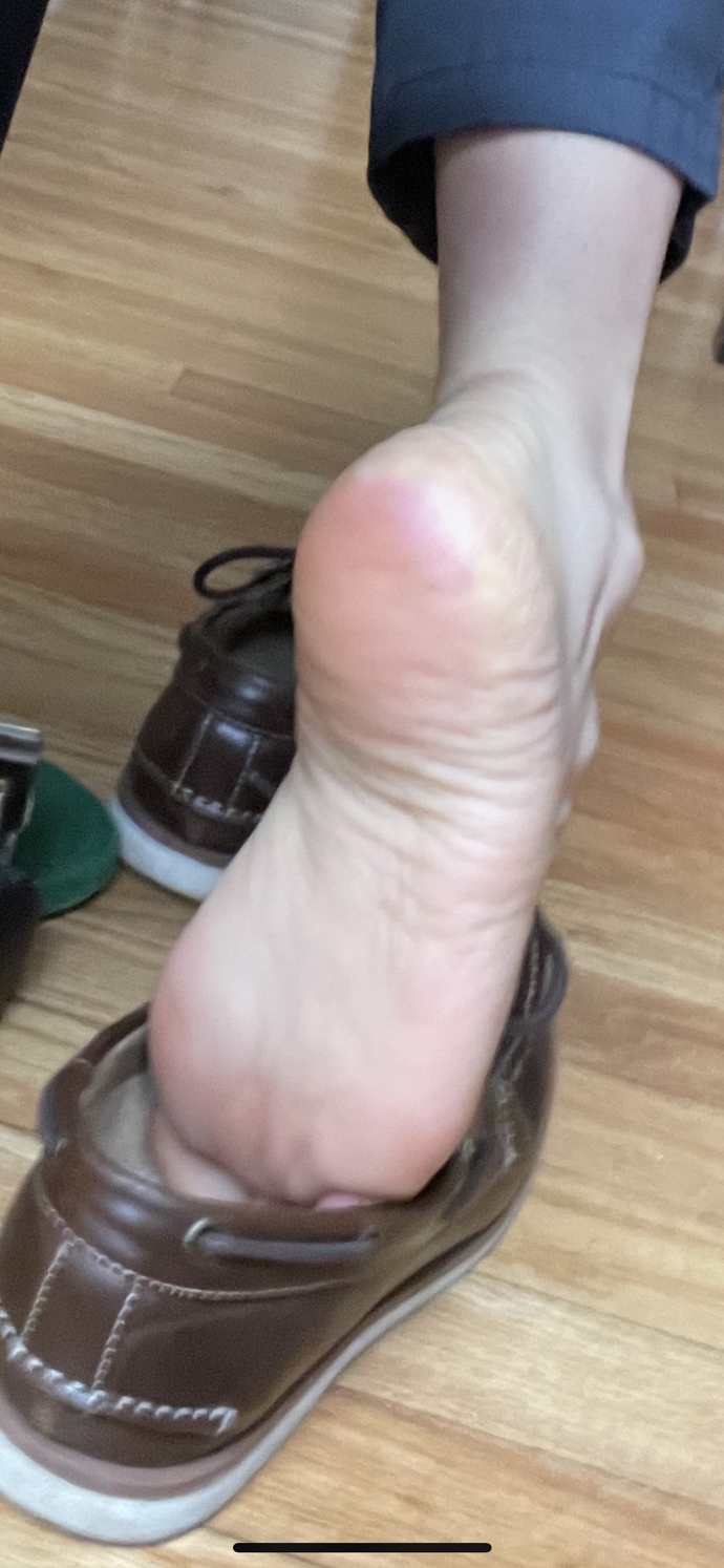 Should boat shoes be worn without socks or with socks?