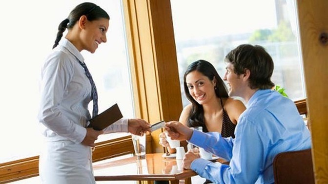Girls, what are must do things guys should do on a first date?