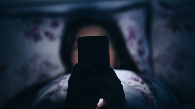 Which of the following screen addiction is worse?