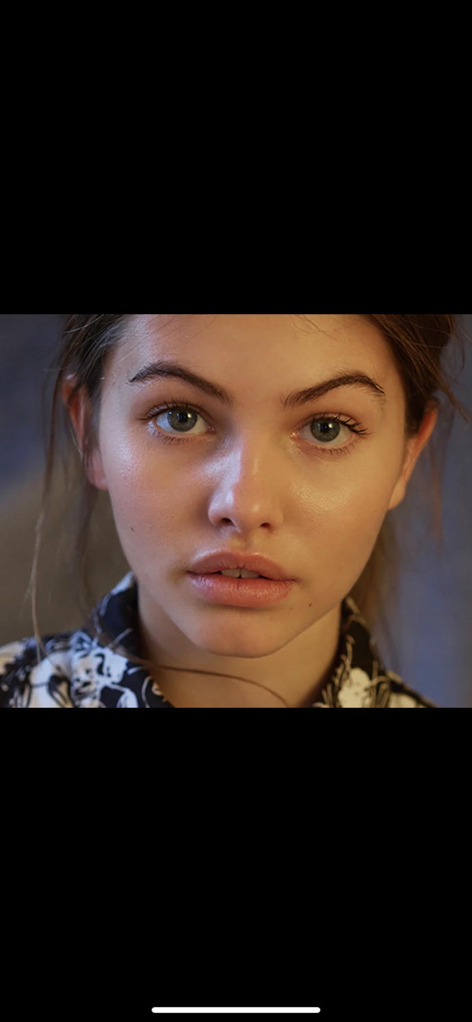 This is one of the most beautiful girl in the world. Do you like her?