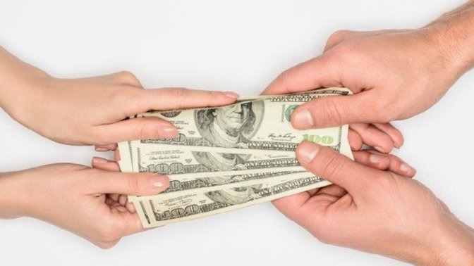 Do you think a couple should split costs?