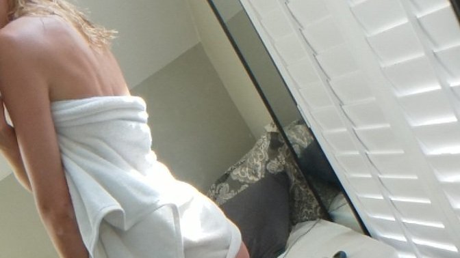 Do you guys love receiving some random hot pics from your girlfriend and at what point does it becomes annoying?