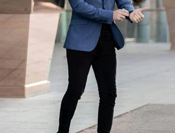 What color pants will suit this blue blazer/suit?