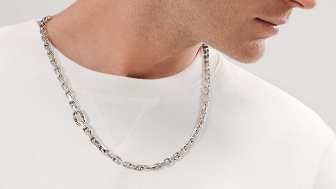 Whats the more attractive accessory to put on guys neck?