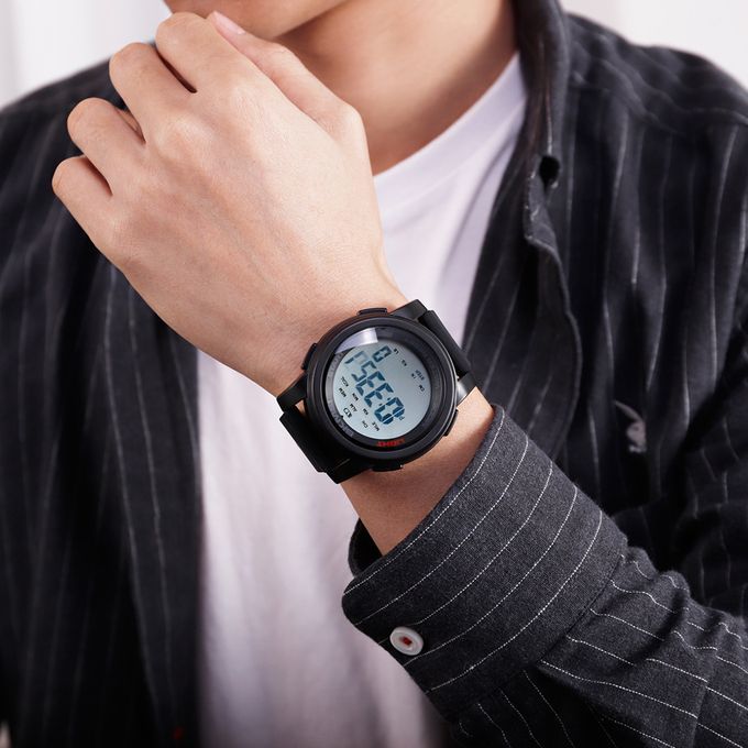 Whats the more attractive accessory to put on guys wrists?