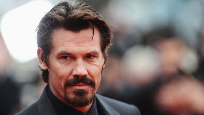 Do YOU think actor Josh Brolin looks attractive? how would you rate his looks?