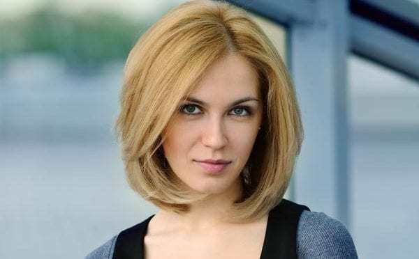 POLL: Girls, do you like shoulder length haircuts for women or for yourself? Guys, do you find a shoulder length haircut attractive on a woman?