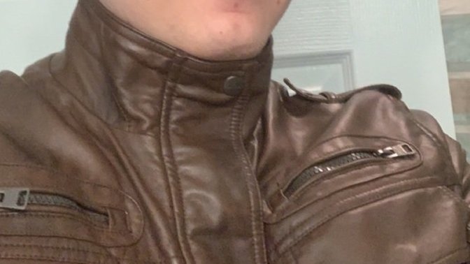 How does this jacket look on me?