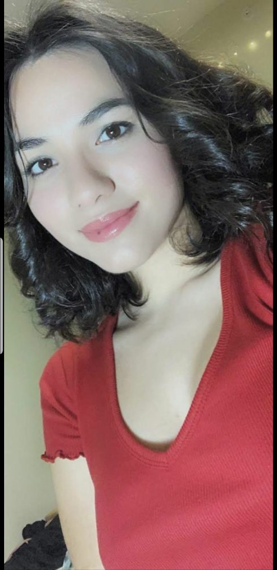 Men, would you rather date a cute girl or a hot girl? Why?