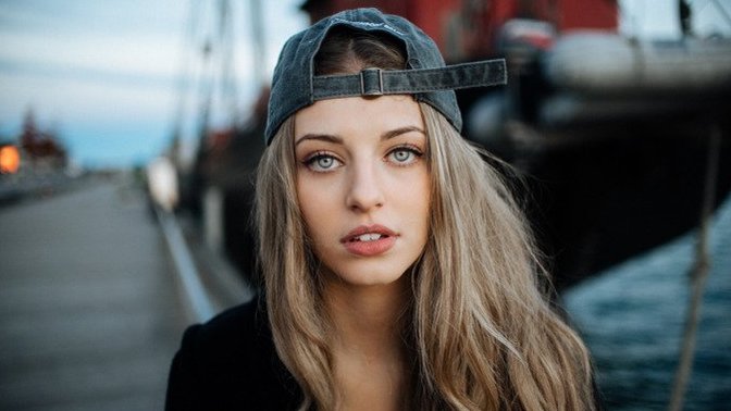 Men, would you rather date a cute girl or a hot girl? Why?