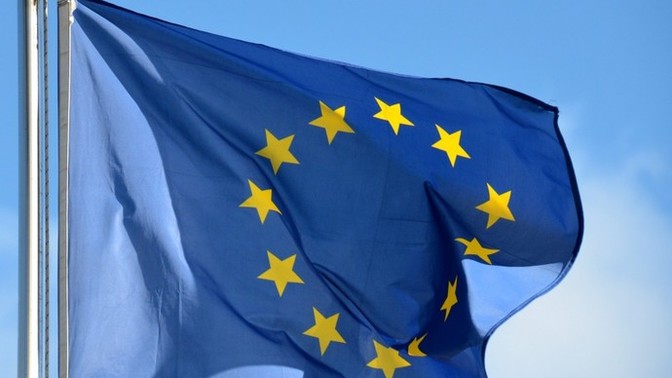 Why can't the European Union manage to be a Political / Geopolitical giant?