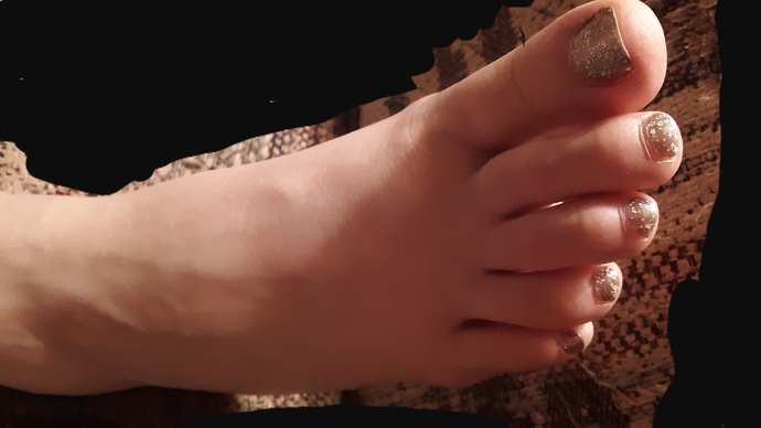 Is it important to a guy that a girls nails and toe nails are painted?