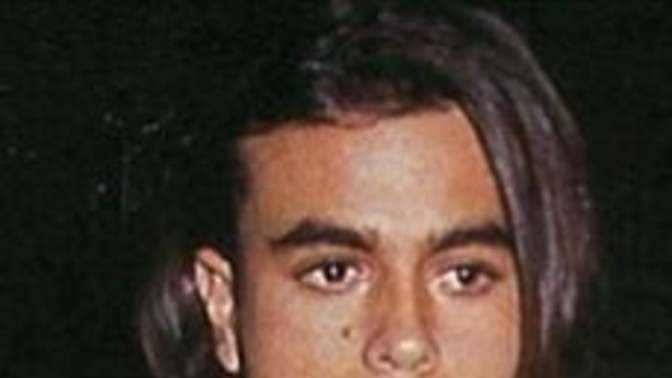 Girls, Is the kid equally attractive to young e iglesias on this photo?