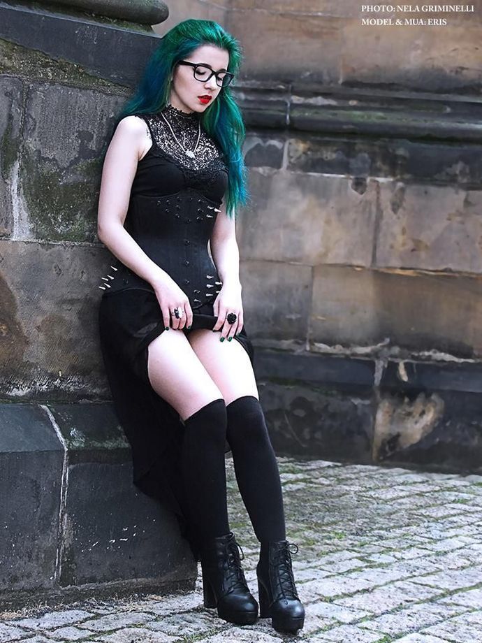 Guys, what is your type of girl? Height, eyecolor, hair color/length, certain features, build?