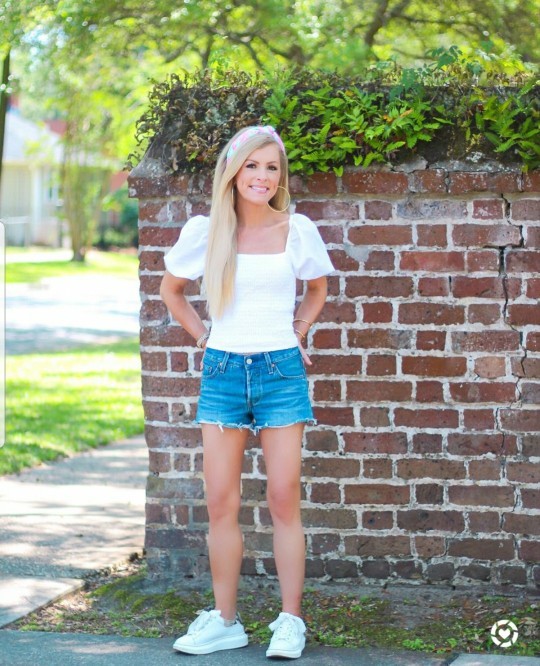 Men- What do you think of denim shorts on a girl?