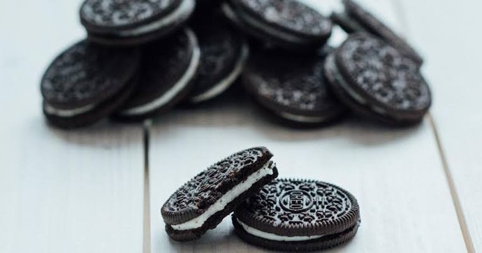 How do you eat oreos?